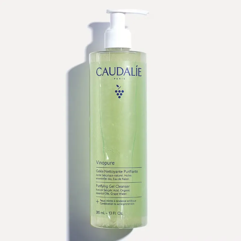 1_vinopure_gele_e_400_packshot_caudalie-800x800-1.webp Caudalie Vinopure Gelée Nettoyante à l’Acide Salicylique Purifiante 385mL- Efficace Clarifié & Peau Matifiée – Image 1